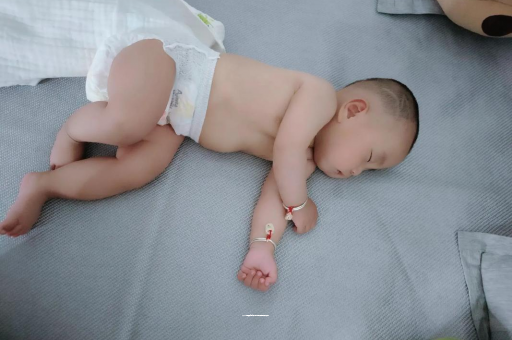 余姚三个月宝宝抬头不稳