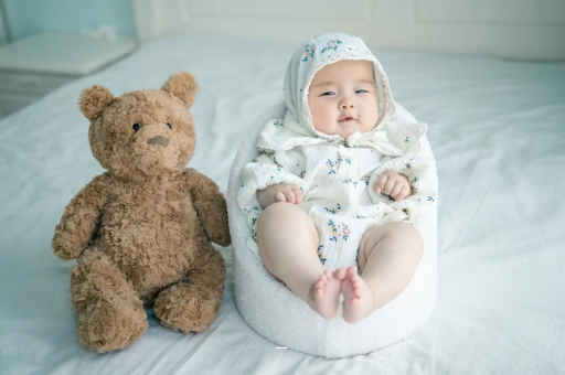 余姚宝宝挠耳朵是怎么回事 余姚宝宝挠耳朵是怎么回事